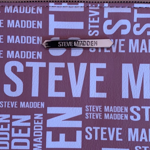 Steve Madden Travel bag with Sanitizer - Picture 3 of 8